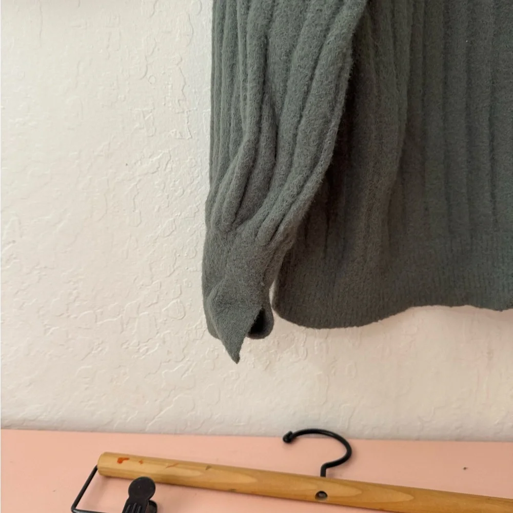 Aerie buttercream crewneck wrist slits pullover sweater green size small - Picture 4 of 5